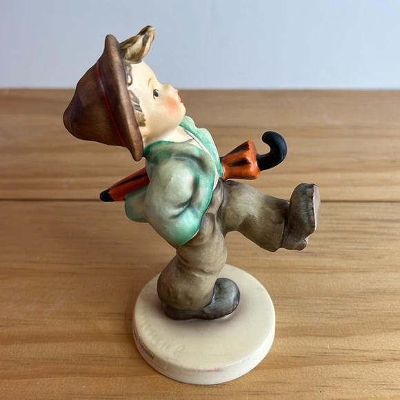 VINTAGE HUMMEL HAPPY TRAVELER #109/0 FIGURINE 1979 TMK-6 - Picture 4 of 6